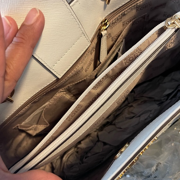 New authentic MK tote white - Picture 4 of 4